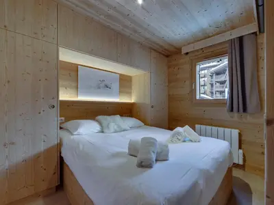 Un ou plusieurs lits dans un hébergement de l'établissement Appartement rénové au cœur de Val d'Isère - 1 chambre + coin montagne, balcon sud, parking inclus - FR-1-567-95