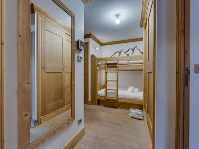 Un ou plusieurs lits dans un hébergement de l'établissement Appartement rénové au cœur de Val d'Isère - 1 chambre + coin montagne, balcon sud, parking inclus - FR-1-567-95