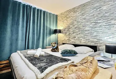 Un ou plusieurs lits dans un hébergement de l'établissement Résidence Les Hauts Lieux - Joli studio cabine 4 personnes à Tignes au pied des commerces et proche des pistes,avec vue imprenable sur le lac et le glacier MAE-2634