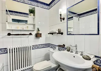 Salle de bains dans l'établissement Résidence Les Hauts Lieux - Joli studio cabine 4 personnes à Tignes au pied des commerces et proche des pistes,avec vue imprenable sur le lac et le glacier MAE-2634