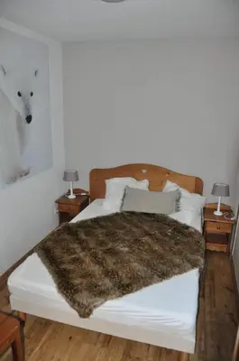 Un ou plusieurs lits dans un hébergement de l'établissement Appartement cosy Peisey Les Arcs 6-8 pers - piscine sauna - en face des pistes