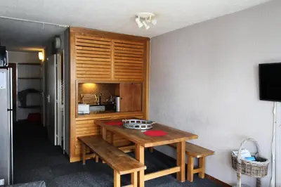 Télévision ou salle de divertissement dans l'établissement Le Prariond - Au coeur de la station appartement pour 4 pers. MAE-6494