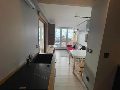 Cuisine ou kitchenette dans l'établissement Appartement rénové au centre Les Arcs 2000 avec balcon - FR-1-346-548