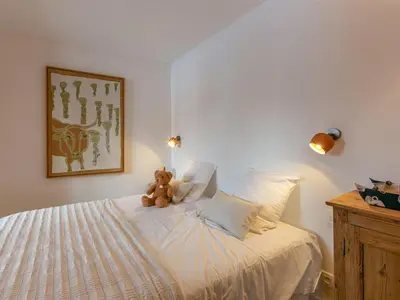 Un ou plusieurs lits dans un hébergement de l'établissement Élégant appartement rénové avec wifi au cœur du vieux Val-d'Isère, proche des pistes et commodités - FR-1-694-313