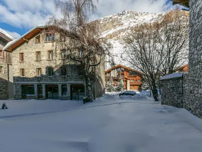 L'établissement Élégant appartement rénové avec wifi au cœur du vieux Val-d'Isère, proche des pistes et commodités - FR-1-694-313 en hiver