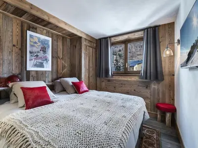 Un ou plusieurs lits dans un hébergement de l'établissement Magnifique appartement avec jacuzzi extérieur privé à Val d'Isère - FR-1-567-99