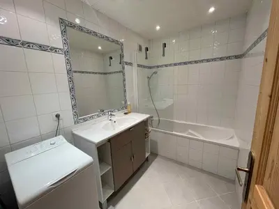 Salle de bains dans l'établissement Appartement rénové à Tignes Le Lac, 5 pers, proche pistes et commerces - FR-1-502-459