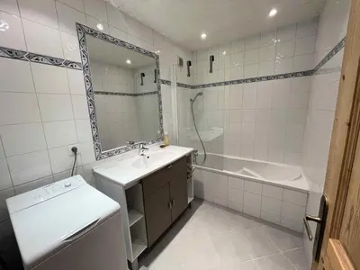 Salle de bains dans l'établissement Résidence Soleil - Appartement rénové·Proche des pistes et des commer MAE-9394