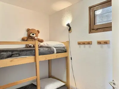 Un ou plusieurs lits dans un hébergement de l'établissement Studio cabine mezzanine à Val d'Isère, 5 pers, animaux admis - FR-1-411-61