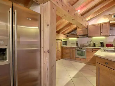 Cuisine ou kitchenette dans l'établissement Magnifique appartement 6 pers, prestations haut de gamme avec cheminée - FR-1-455-228