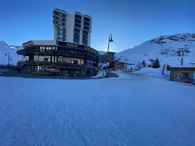 L'établissement Tignes le lac, au pied des pistes, Ski in-out. en hiver