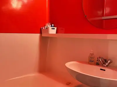 Salle de bains dans l'établissement Studio rénové ski aux pieds avec balcon - FR-1-346-550