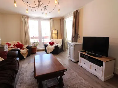 Télévision ou salle de divertissement dans l'établissement Appartement spacieux 6 pers · Ski aux pieds · Balcon Sud · Wifi - FR-1-502-473