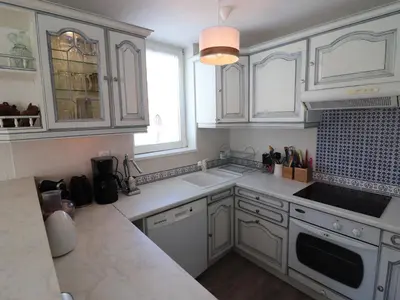 Cuisine ou kitchenette dans l'établissement Appartement spacieux 6 pers · Ski aux pieds · Balcon Sud · Wifi - FR-1-502-473