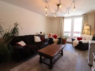 Coin salon dans l'établissement Appartement spacieux 6 pers · Ski aux pieds · Balcon Sud · Wifi - FR-1-502-473