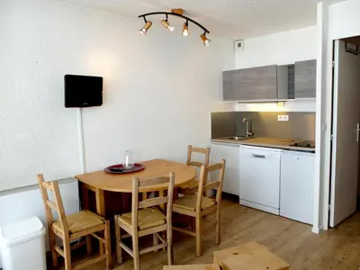 Cuisine ou kitchenette dans l'établissement Studio lumineux proche des pistes avec balcon et animaux admis - FR-1-502-474