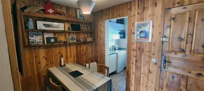 Cuisine ou kitchenette dans l'établissement StaniVal - Duplex vue montagne avec terrasse et parking - Val d'Isère