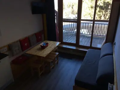 Coin salon dans l'établissement Arcs 1800 Duplex rénové 5 pers au pied des pistes calme location à la semaine seulement