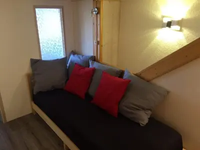 Coin salon dans l'établissement Arcs 1800 Duplex rénové 5 pers au pied des pistes calme location à la semaine seulement