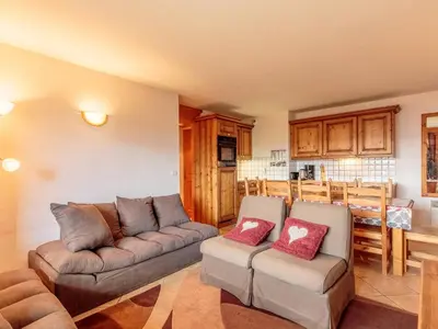 Cuisine ou kitchenette dans l'établissement Appartement ski-in/ski-out 4 chambres, 8 pers, parking couvert, WiFi - FR-1-352-82