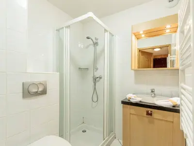Salle de bains dans l'établissement Appart 4P au pied des pistes avec WIFI et parking - FR-1-352-81