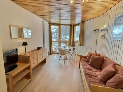 Télévision ou salle de divertissement dans l'établissement Studio ensoleillé pour 4 personnes à Val d'Isère, animaux admis - FR-1-411-882