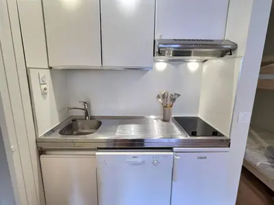 Cuisine ou kitchenette dans l'établissement Studio ensoleillé pour 4 personnes à Val d'Isère, animaux admis - FR-1-411-882