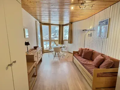 Coin salon dans l'établissement Studio ensoleillé pour 4 personnes à Val d'Isère, animaux admis - FR-1-411-882