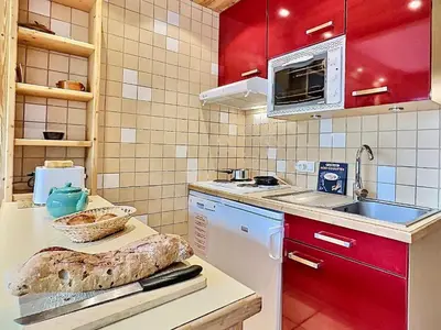 Cuisine ou kitchenette dans l'établissement Tignes: Appartement 30m², 4 pers, Balcon au pied des pistes - FR-1-411-482