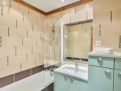 Salle de bains dans l'établissement Tignes: Appartement 30m², 4 pers, Balcon au pied des pistes - FR-1-411-482