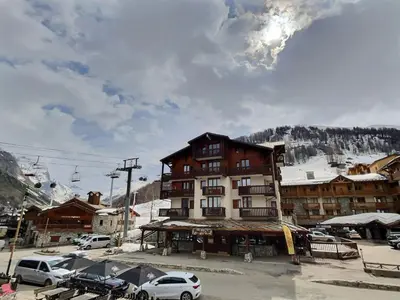 Vue générale sur la montagne ou vue sur la montagne depuis l'appartement