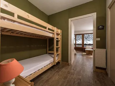 Un ou plusieurs lits dans un hébergement de l'établissement Appartement spacieux rénové Tignes, skis aux pieds, balcon, animaux OK - FR-1-502-475
