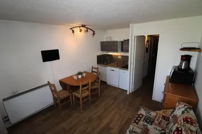Cuisine ou kitchenette dans l'établissement Résidence Home Club - Studio lumineux·Proche pistes et commerces·Balcon MAE-3934