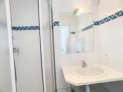 Salle de bains dans l'établissement Confort, 3 pièces rénové, près des pistes, 9 pers, balcon à Tignes - FR-1-502-477