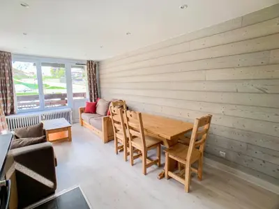 Coin salon dans l'établissement Confort, 3 pièces rénové, près des pistes, 9 pers, balcon à Tignes - FR-1-502-477