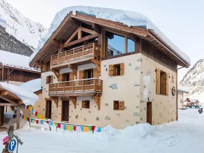 Vue générale sur la montagne ou vue sur la montagne depuis le chalet