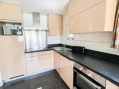 Cuisine ou kitchenette dans l'établissement Résidence Tour Du Lac - Appartement rénové·Proche des pistes ·Balcon MAE-1364