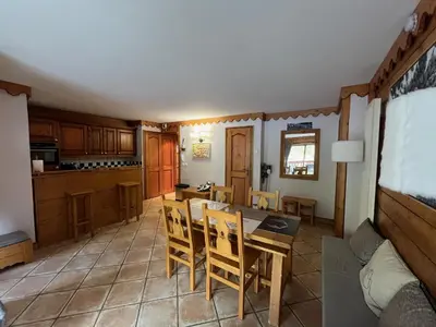 Cuisine ou kitchenette dans l'établissement Appartments in Tignes Ecrin des Neiges