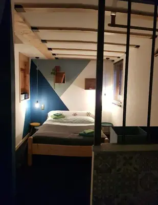 Un ou plusieurs lits dans un hébergement de l'établissement Studio en lisière de forêt