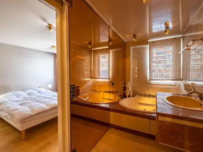 Un ou plusieurs lits dans un hébergement de l'établissement Appartement spacieux, proche des pistes, balcon, WIFI inclus - FR-1-502-481