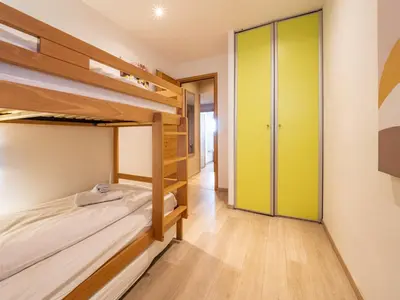 Un ou plusieurs lits dans un hébergement de l'établissement Duplex rénové 10-12 pers, skis aux pieds, cheminée, WIFI, animaux admis - FR-1-502-482