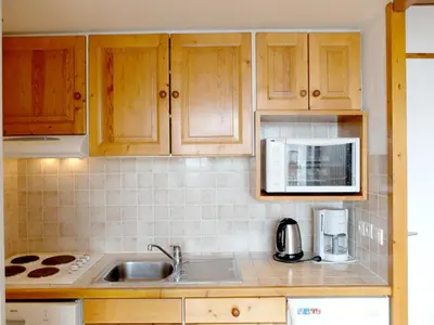 Cuisine ou kitchenette dans l'établissement Studio cabine lumineux au cœur de Tignes, balcon, animaux acceptés - FR-1-502-483