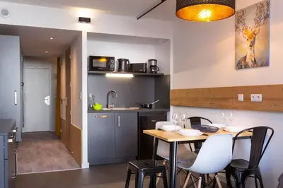 Cuisine ou kitchenette dans l'établissement Appartement Arc 2000 Rénové 5 personnes Paradiski