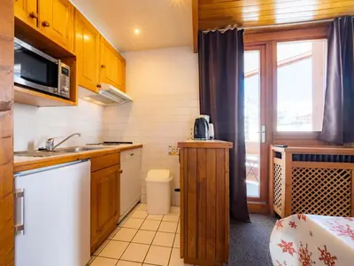 Cuisine ou kitchenette dans l'établissement Résidence Savoy - Appartement confortable·Ski aux pieds MAE-4994