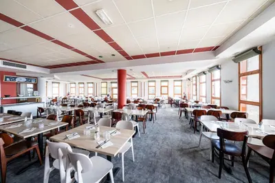 Restaurant ou autre lieu de restauration dans l'établissement Villages Clubs du Soleil - ARC 1800