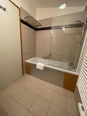 Salle de bains dans l'établissement Edenarc Grand Duplex Familial 4 chambres, plein sud avec cheminée