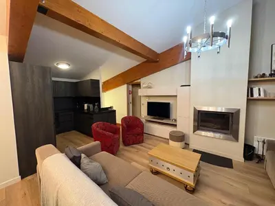 Coin salon dans l'établissement Edenarc Grand Duplex Familial 4 chambres, plein sud avec cheminée
