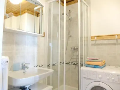 Salle de bains dans l'établissement Studio moderne & lumineux proche des pistes avec balcon - FR-1-502-486