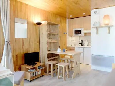 Cuisine ou kitchenette dans l'établissement Studio moderne & lumineux proche des pistes avec balcon - FR-1-502-486