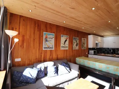 Coin salon dans l'établissement Appartement 3**, proche des pistes, balcon, wifi, animaux admis - FR-1-502-484